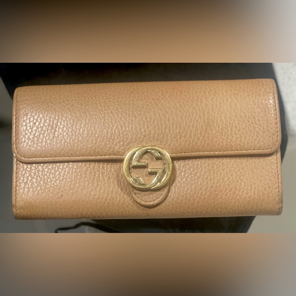 Authentic Gucci Wallet  (used)